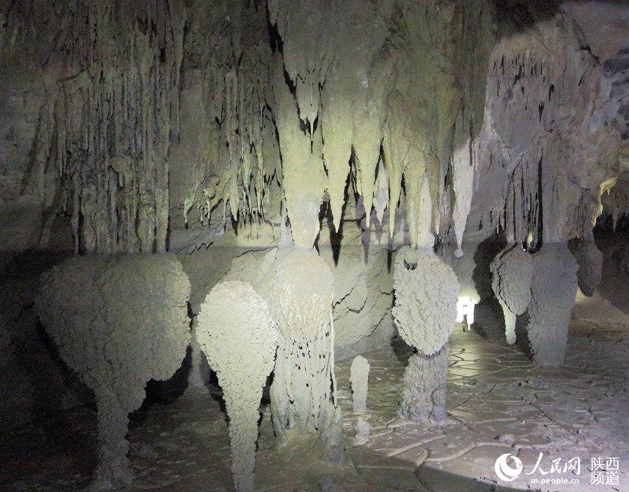 اكتشاف عدة حفر طبيعية نادرة في الصين