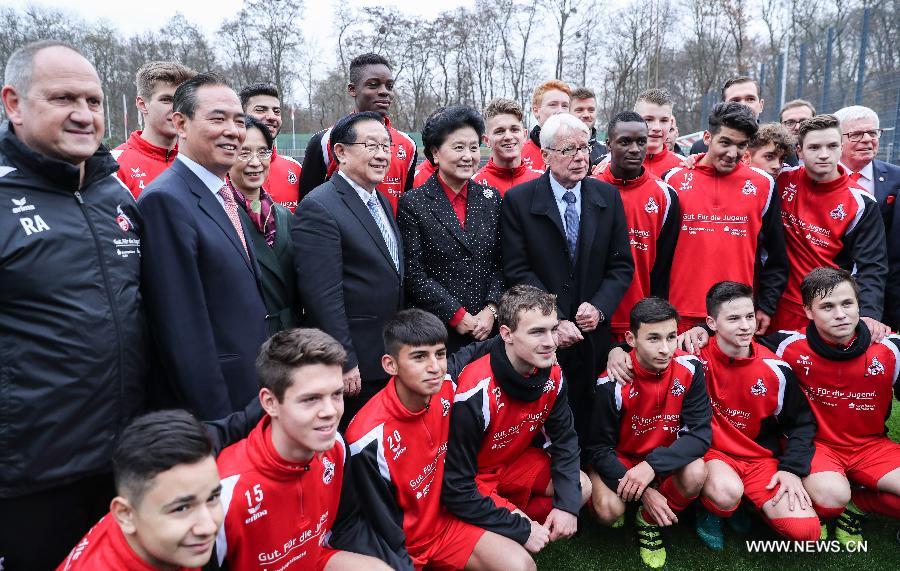 نائبة رئيس مجلس الدولة تدعو إلى توثيق التعاون بين الصين وألمانيا في كرة القدم