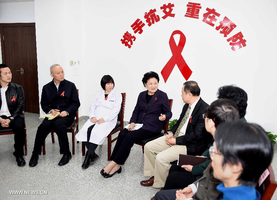 نائبة رئيس مجلس الدولة تؤكد أهمية علاج مرض الايدز