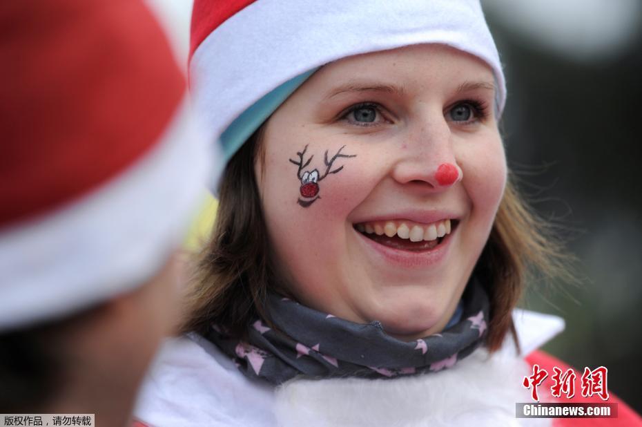 مسيرات سانتا كلوز في جميع أنحاء العالم لدعم الأعمال الخيرية