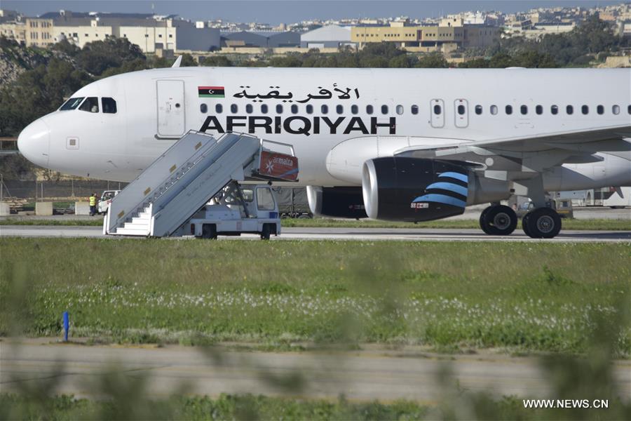 ليبيا: أزمة الطائرة المختطفة انتهت والخاطفان بحوزة السلطات المالطية