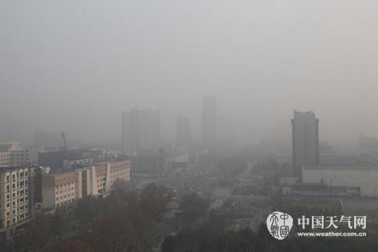 باحثون من الصين وألمانيا يكتشفون العناصر الرئيسية المكونة للضباب الدخاني