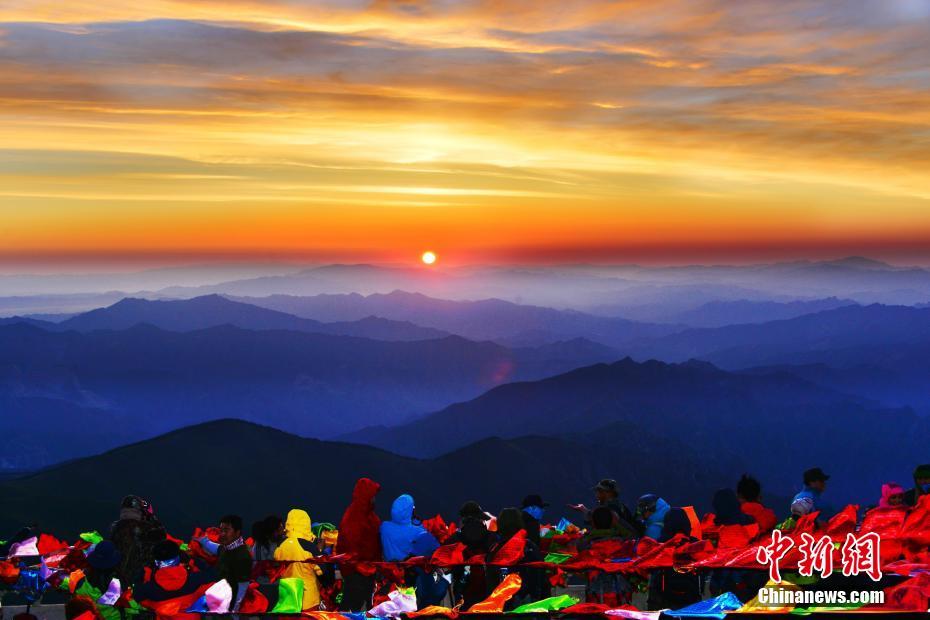 اختتام مسابقة التصوير بجبل ووتاي الصيني حول الثقافة البوذية