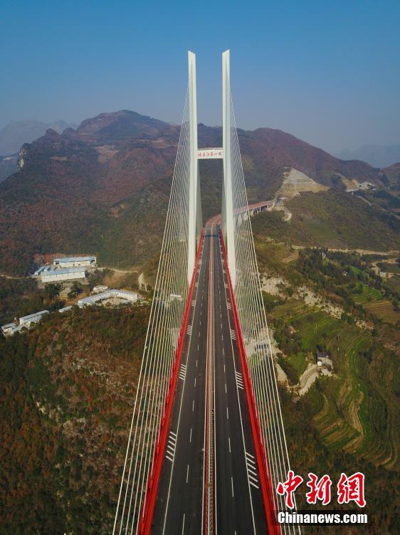 أعلى جسر في العالم بارتفاع 565 متر