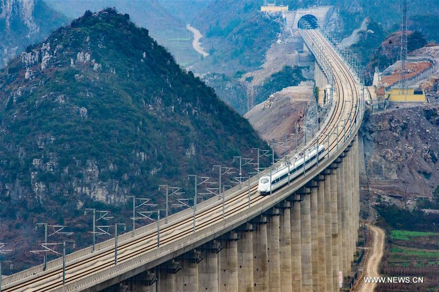 تشغيل كامل لخط القطار السريع بين كونمينغ وشانغهاي