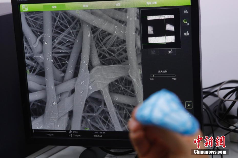 خبير صيني يكشف عن جسيمات الضباب الدخاني تحت المجهر