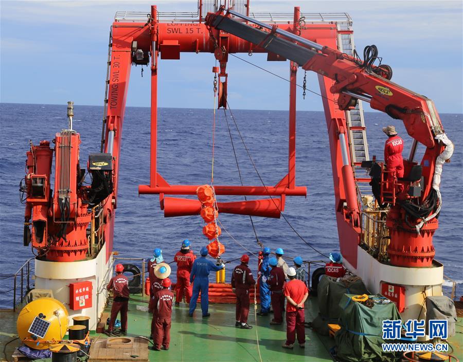 علماء صينيون ينجحون في نقل البيانات إلى أعماق البحر