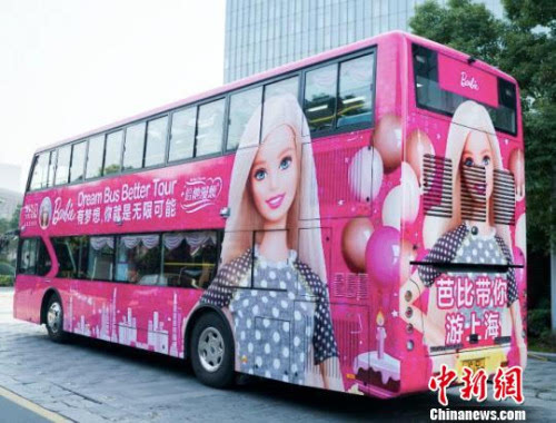 شانغهاي تطلق أول حافلة باربي في آسيا