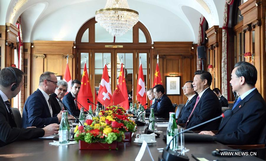 شي يشيد بدور التبادلات البرلمانية في تعزيز العلاقات الصينية السويسرية