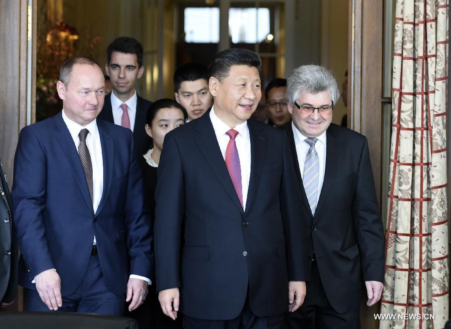 شي يشيد بدور التبادلات البرلمانية في تعزيز العلاقات الصينية السويسرية