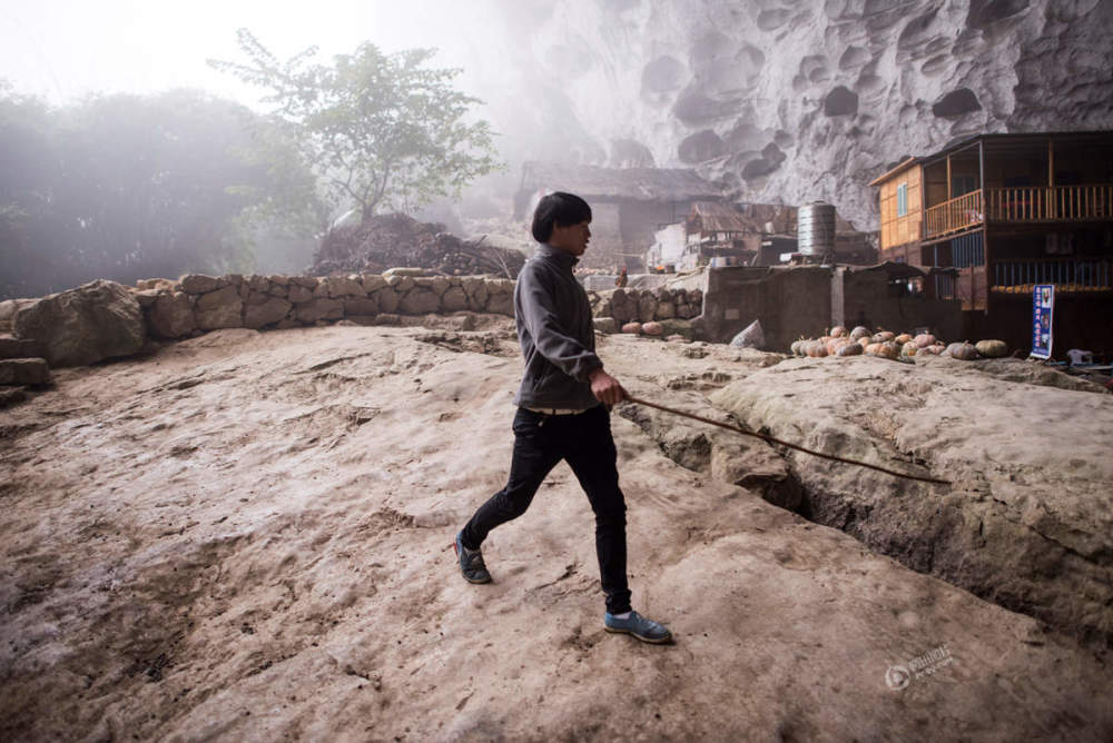 بالصور:آخر قبيلة صينية تعيش في الكهوف