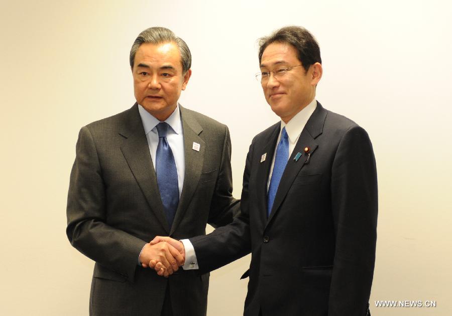 وزير الخارجية الصيني يحث على بذل جهود لاعادة العلاقات الصينية-اليابانية إلى مسارها الصحيح