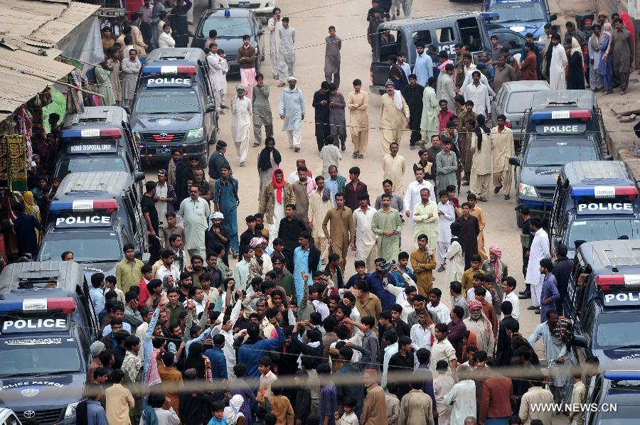 السلطات: ارتفاع حصيلة قتلى تفجير ضريح باكستان إلى 88