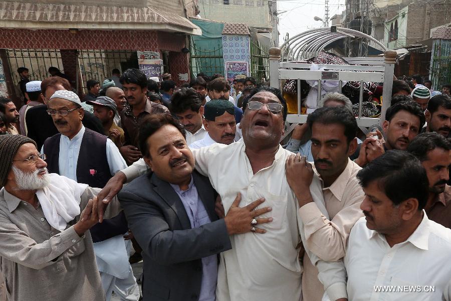 السلطات: ارتفاع حصيلة قتلى تفجير ضريح باكستان إلى 88
