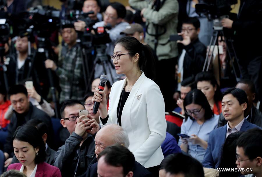 وزير الخارجية الصيني يقابل وسائل الإعلام