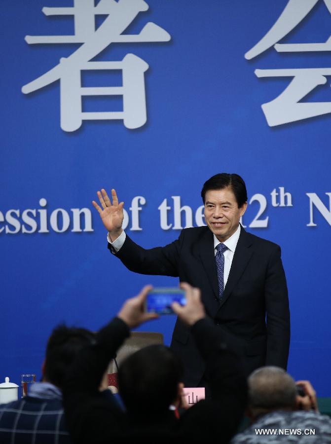 وزير التجارة الصيني: الحرب التجارية بين الصين والولايات المتحدة لن تحقق أي منافع