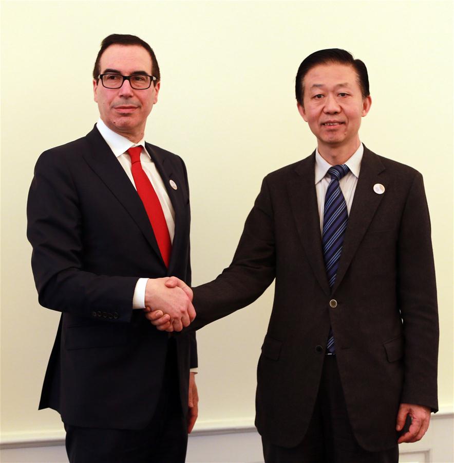 وزير المالية الصيني ونظيره الأمريكي يدعوان إلى تعزيز التعاون الاقتصادي الثنائي