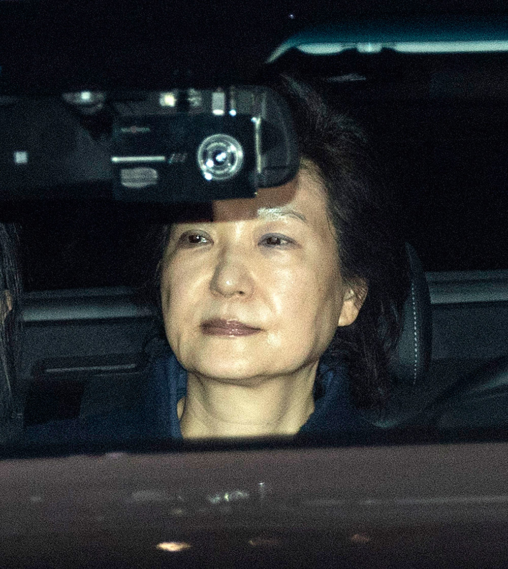 كوريا الجنوبية تصدر إذنا بالقبض على الرئيسة السابقة بارك جيون - هي عقب إقالتها على خلفية فساد