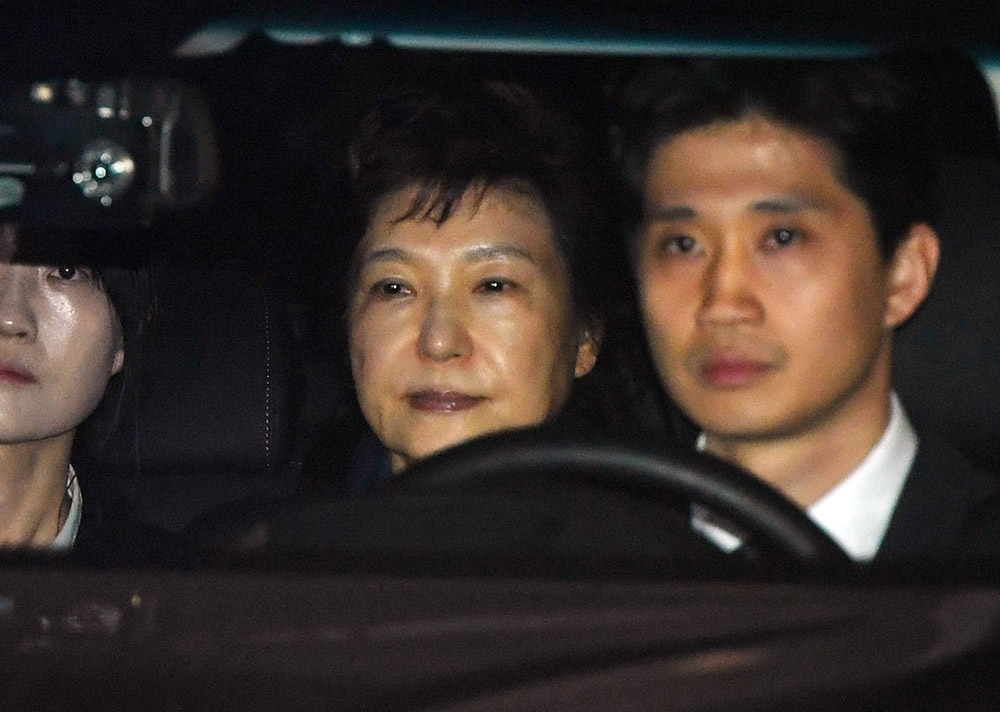 كوريا الجنوبية تصدر إذنا بالقبض على الرئيسة السابقة بارك جيون - هي عقب إقالتها على خلفية فساد