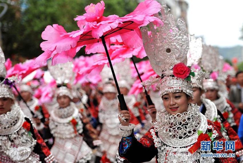 قومية مياو الصينية تحتفل بعيد الأخوات