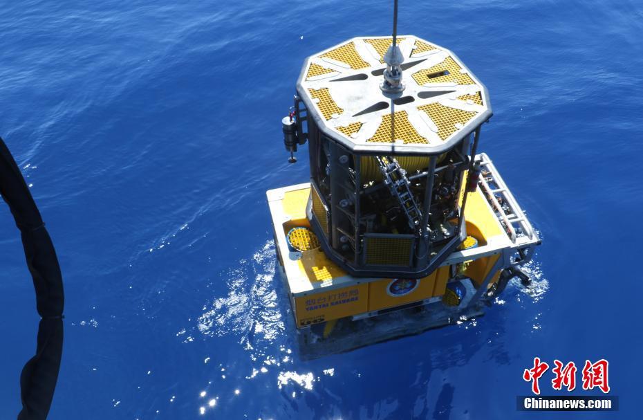 نجاح اختبار روبوت تحت المياه بعمق 3000 متر في الصين