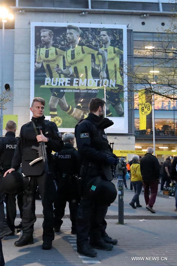 انفجار يستهدف حافلة فريق بروسيا دورتموند الألماني لكرة القدم