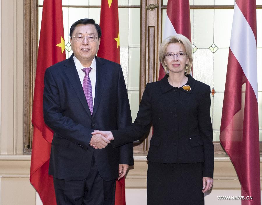 الصين ولاتفيا تتعهدان بزيادة التبادلات البرلمانية والتعاون