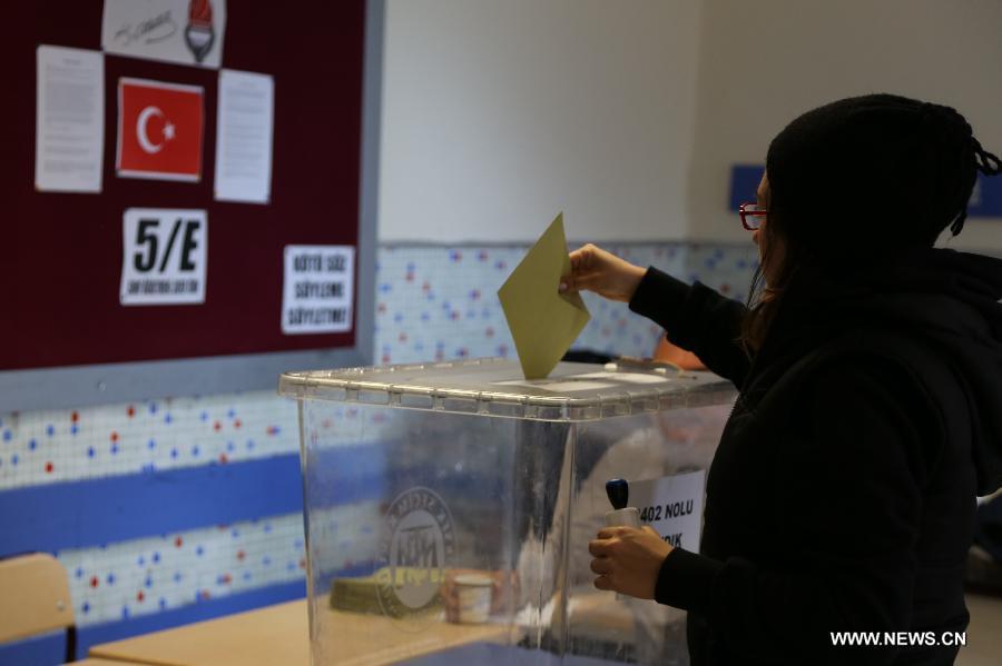 تقرير: بدء التصويت فى استفتاء على تعديل الدستور في تركيا