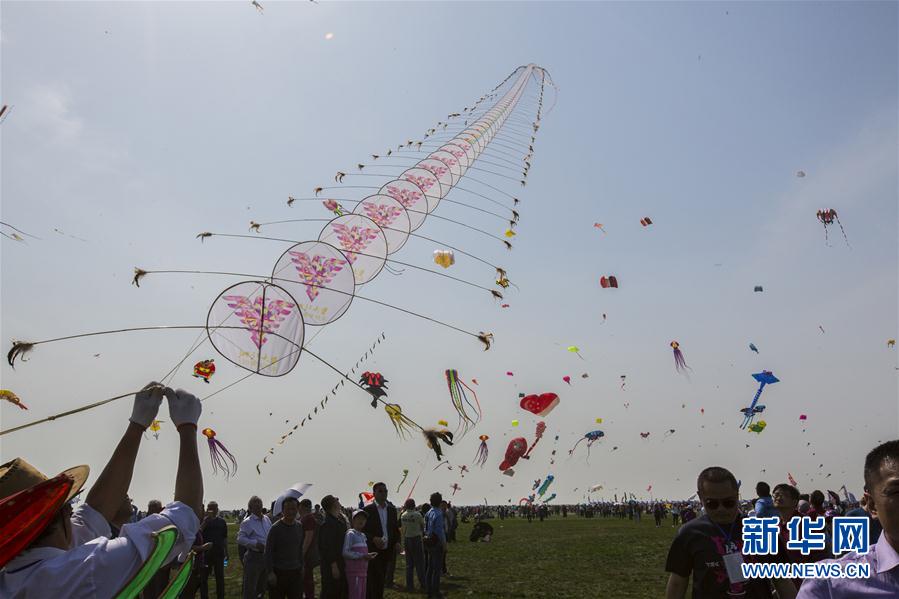 انطلاق مهرجان ويفانغ الدولي للطائرات الورقية