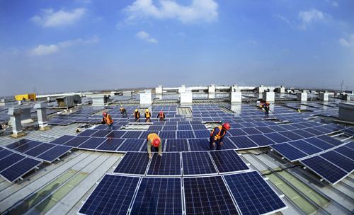 الشركات الصينية رائدة عالميا في صناعة الطاقة الشمسية الضوئية