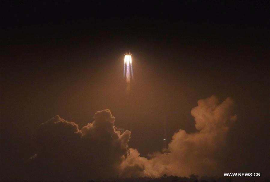 الصين تطلق تيانتشو -1 أول سفينة شحن فضائية
