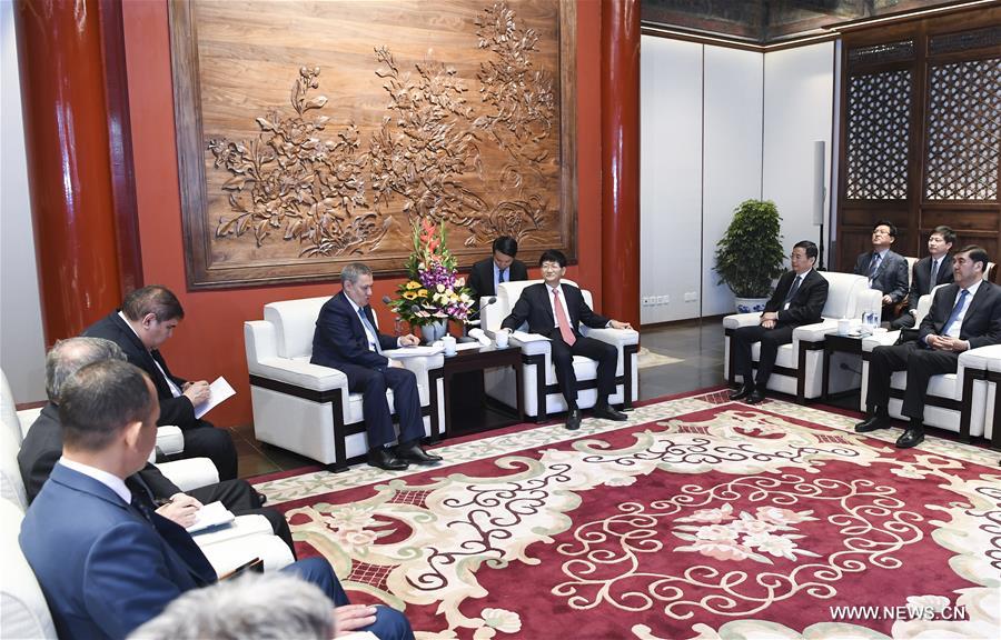 الصين وأوزبكستان تشددان على التعاون في مبادرة الحزام والطريق