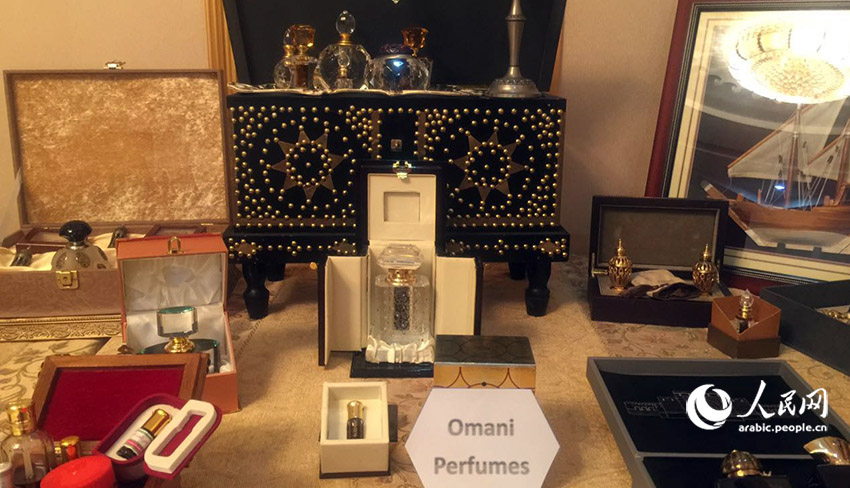 حرم سفير سلطنة عمان ببكين: الحرف اليدوية التقليدية أحد ثوابت تراث الدولة العريق وكنز من كنوزها