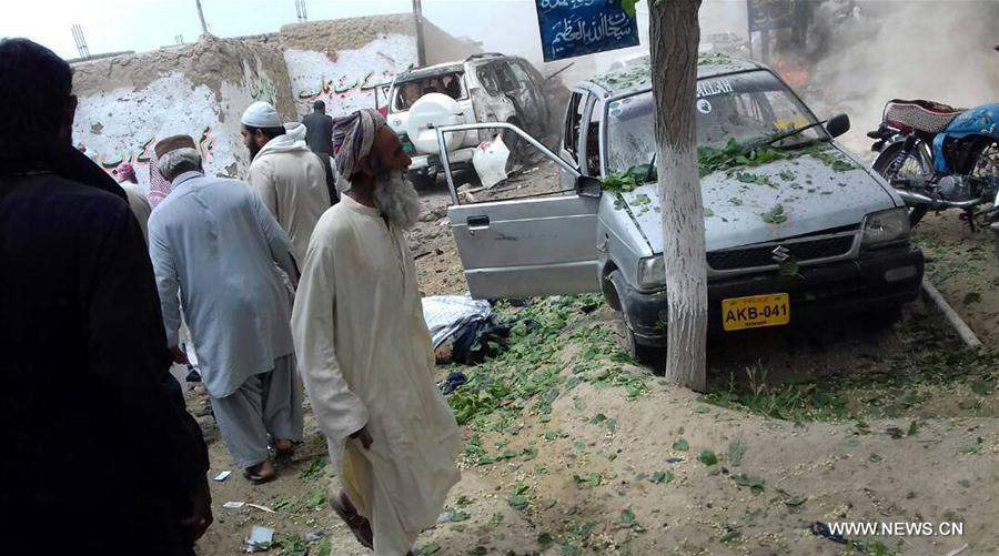 مقتل 10 إثر تعرض موكب نائب رئيس مجلس الشيوخ للهجوم جنوب غرب باكستان