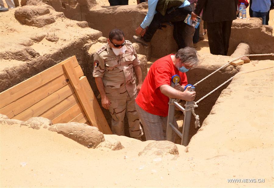 اكتشاف 28 مومياء في المنيا جنوب القاهرة
