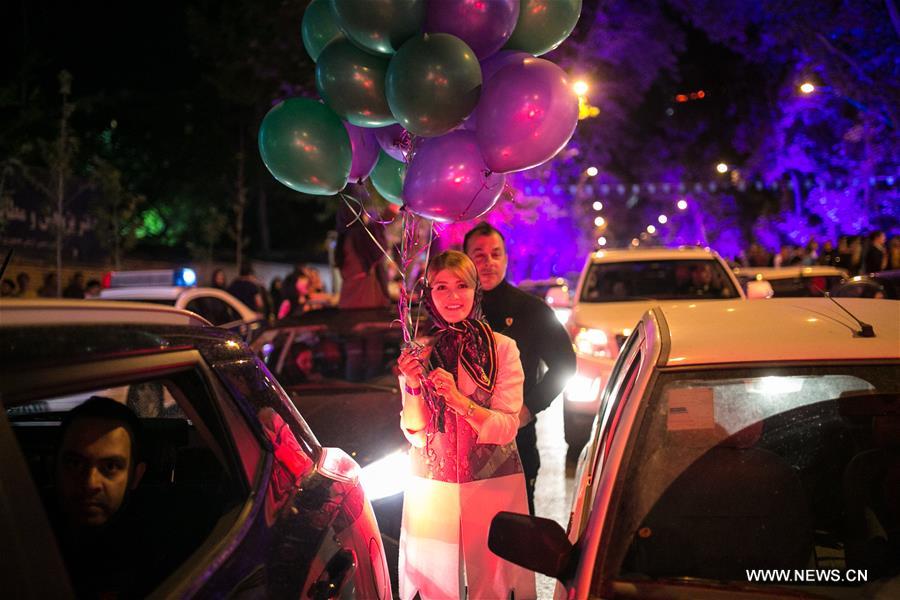 أنصار روحاني يحتفلون بفوزه في الانتخابات الرئاسية الإيرانية