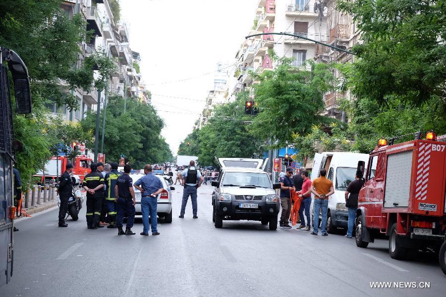 إصابة رئيس الوزراء اليوناني السابق بجراح طفيفة في انفجار مغلف مفخخ