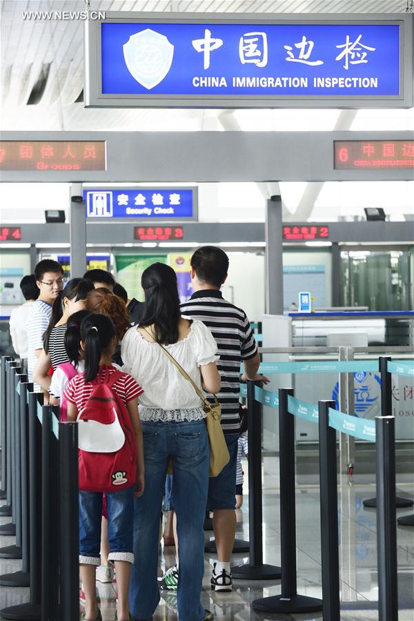 نمو عدد السياح الصينيين إلى خارج البلاد خلال عطلة عيد قوارب التنين