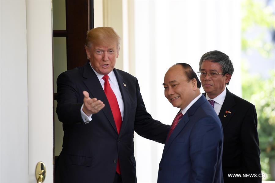 ترامب يبحث مع رئيس الوزراء الفيتنامي التجارة وقضية كوريا الديمقراطية