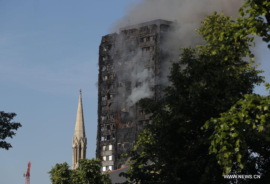 سكاي نيوز: ارتفاع عدد ضحايا حريق مبني في لندن إلى 12 قتيلا