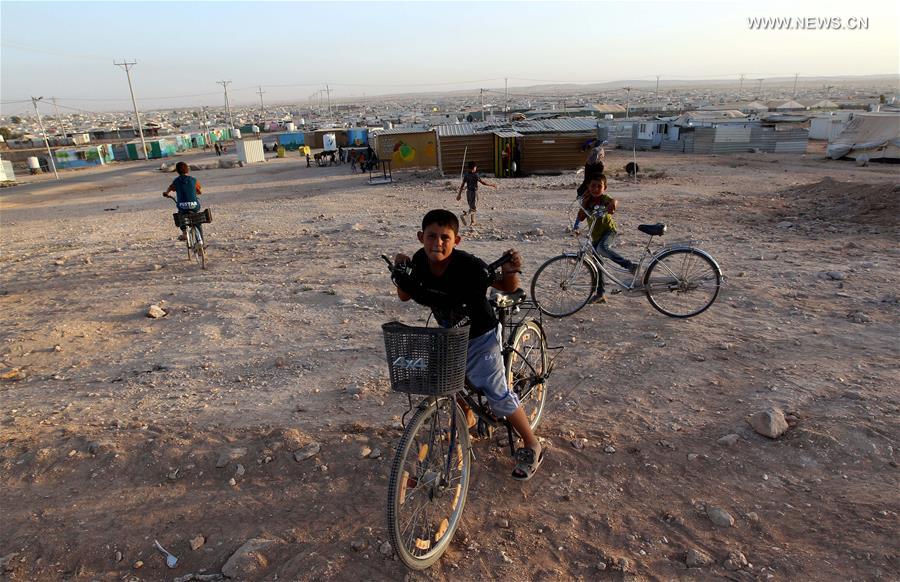 مشاهد من حياة الأطفال اللاجئين في مخيم الزعتري بالأردن