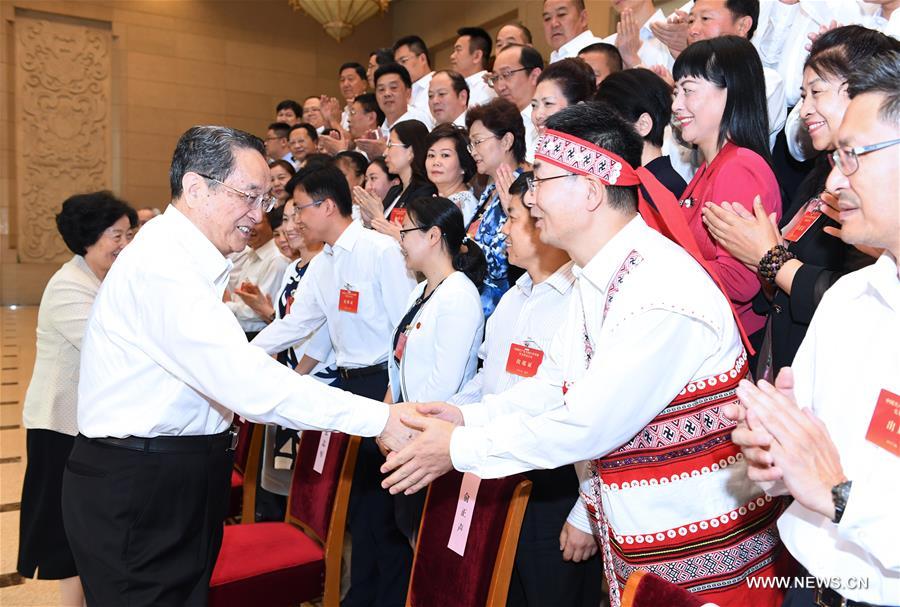 حث أعضاء الحزب الشيوعي الصيني من أصل تايواني على تعزيز العلاقات عبر مضيق تايوان