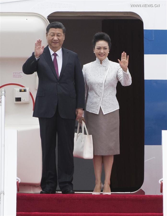 الرئيس الصيني يصل هونغ كونغ بمناسبة الذكرى العشرين لعودتها إلى الوطن الأم