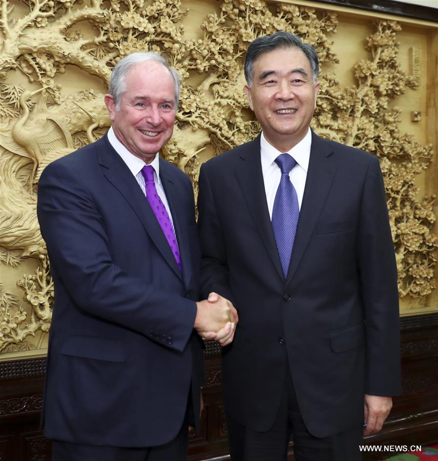 نائب رئيس مجلس الدولة الصيني وانغ يانغ يلتقي ضيوفاً أمريكيين