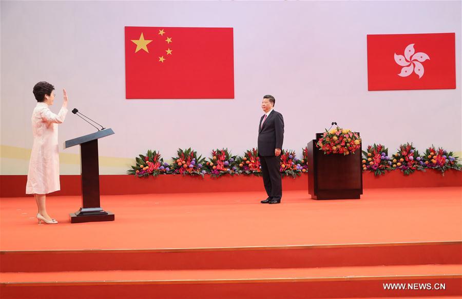 بحضور الرئيس شي ... الرئيسة التنفيذية الجديدة لمنطقة هونغ كونغ الإدارية الخاصة تؤدي اليمين