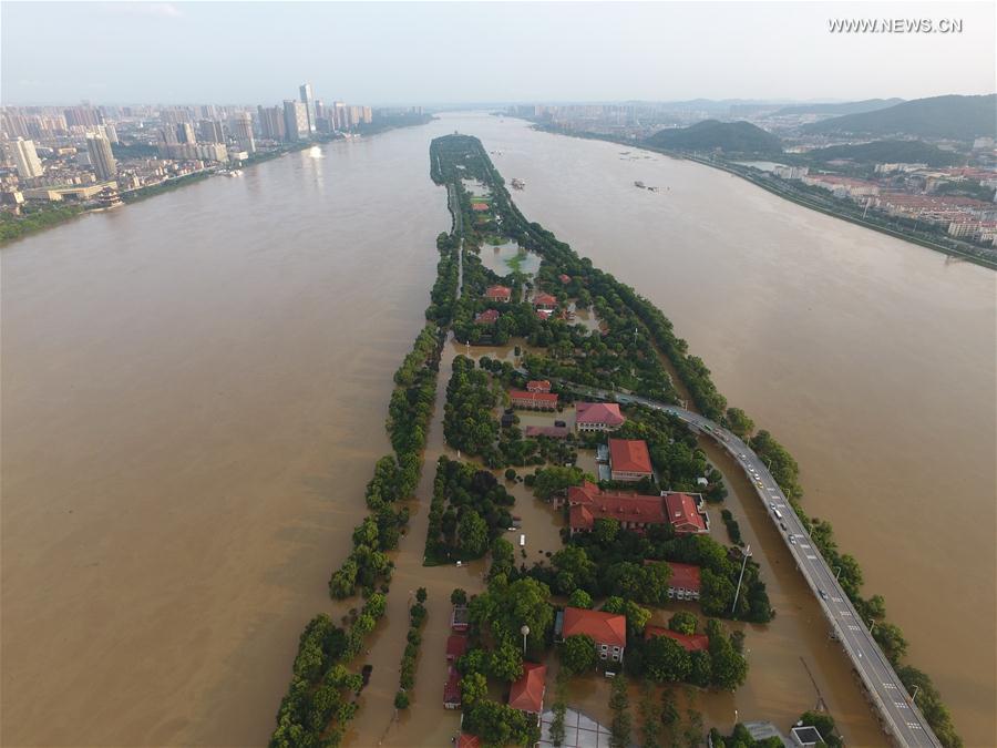 فيضانات في مقاطعة هونان بوسط الصين بعد هطول الأمطار الغزيرة