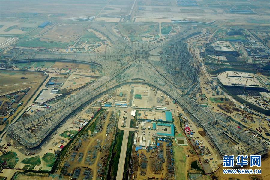 بالصور: الانتهاء من بناء الهياكل الفولاذية بمطار بكين الجديد