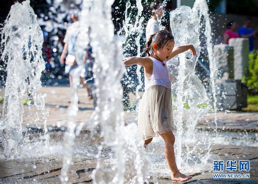 بالصور: الصين تتمتع  بصيف منعش هذا العام 
