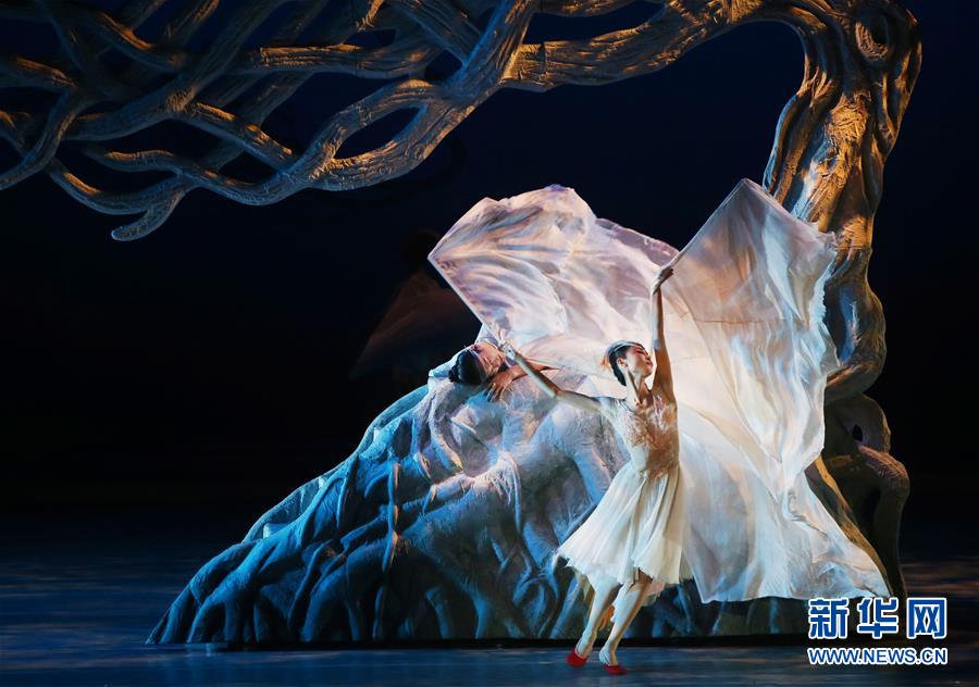 دراما الرقص الجميل تشوهوان تفتتح على المسرح في شينجيانغ