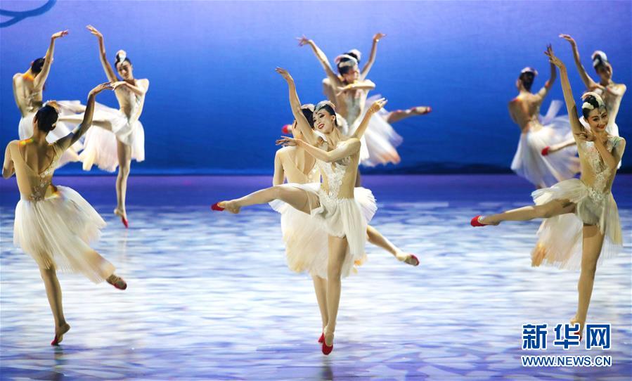 دراما الرقص الجميل تشوهوان تفتتح على المسرح في شينجيانغ